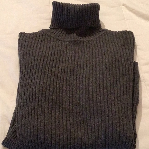 Gap size XS turtle neck sweaters - Picture 2 of 6